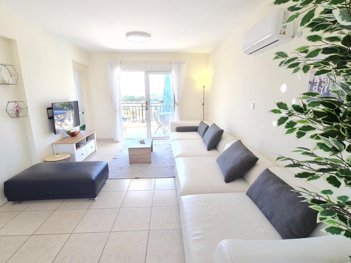 Stunning Views' Apartment With Pool Paphos Luaran gambar