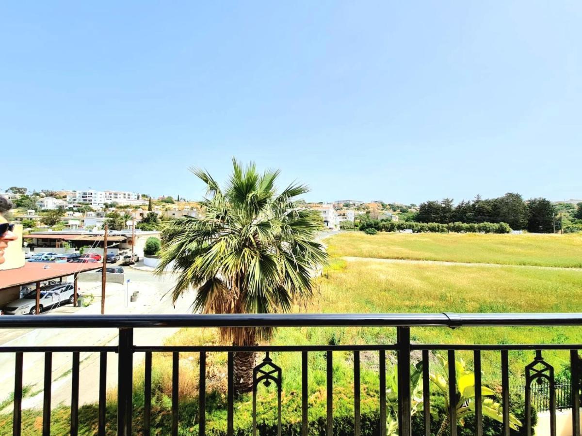 Stunning Views' Apartment With Pool Paphos Luaran gambar